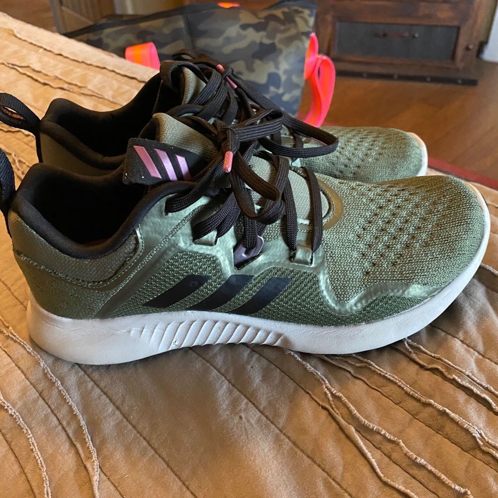 Adidas edge bounce size 6.5